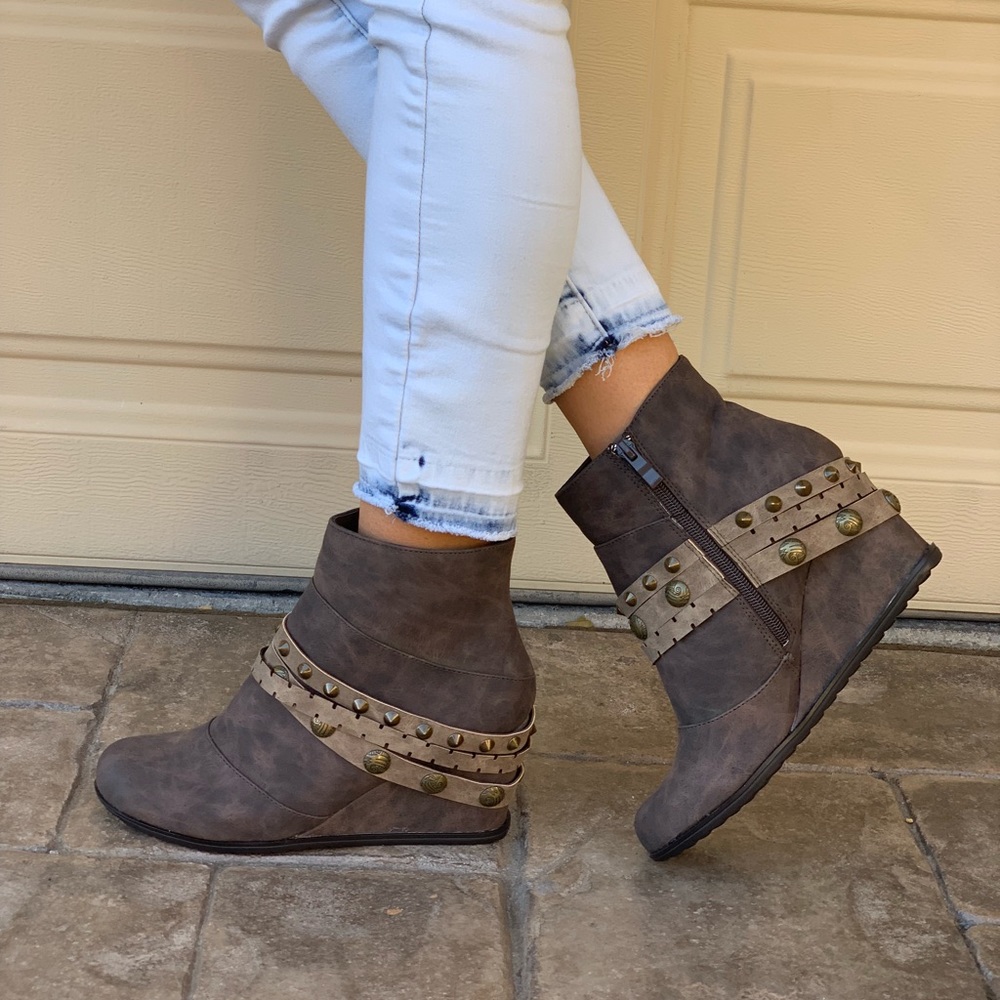 Orlanda Wrap Around Comfort Wedge Ankle Boots - Picture 2 of 8